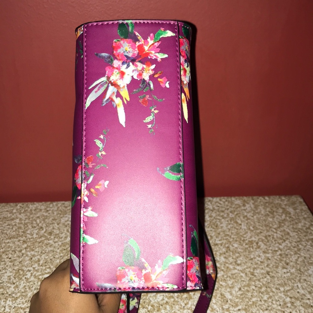 A new day purple floral crossbody purse - Picture 5 of 6